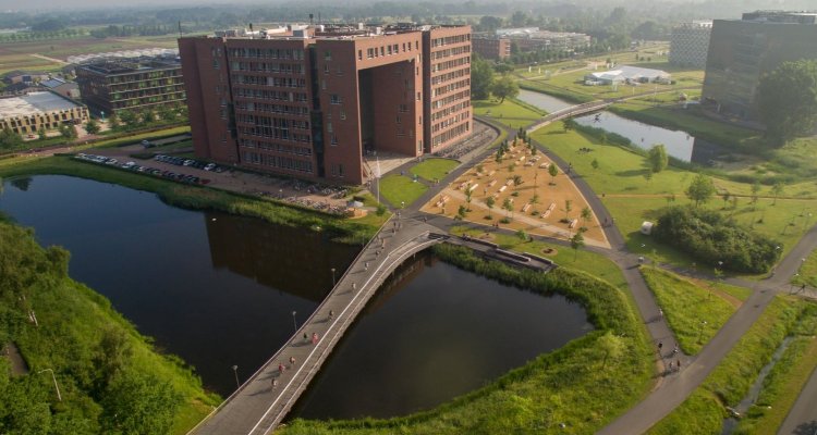 Main building on the WUR campus. 